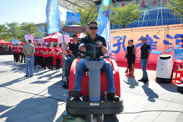 �g��Ц�Z��һ����ʮ�˰���ˇ�R�ψ�������ȸ�������B�T�е����ü�����(ji��)